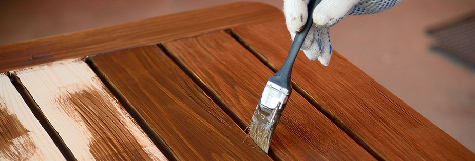 Đánh véc-ni hoặc phủ sơn